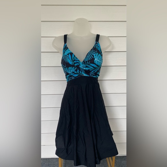 Arolina Other - Women’s Leaf Print Blue and Black Bathing Suit Top NWT SIZE 16 W